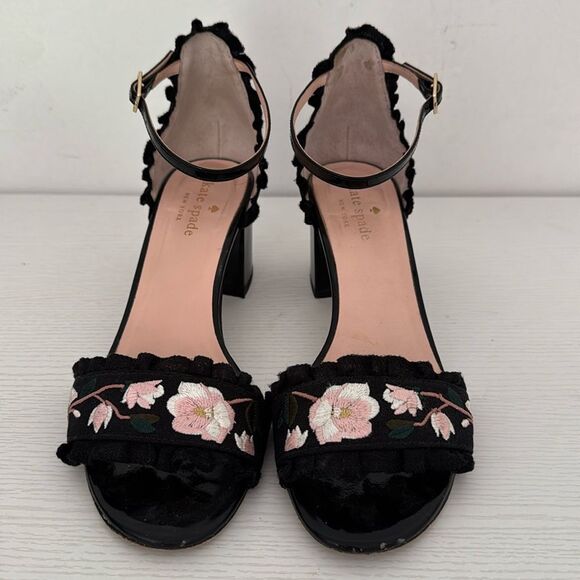 KATE SPADE Wayne Black Floral Open Toe Ruffle Embroidered Dress Sandals Size 8 - Picture 1 of 6